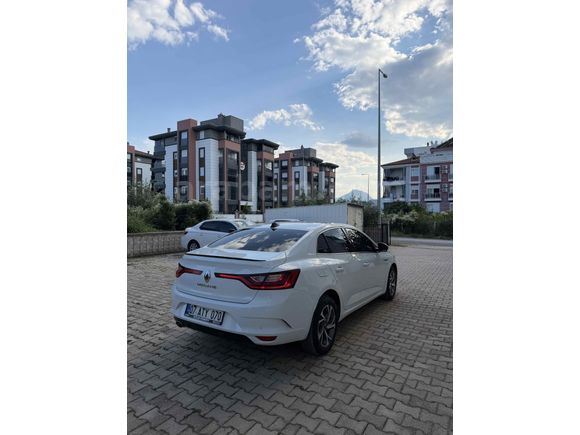 Değişensiz 60.000 Km’de çelik Jant Tesla ekran 