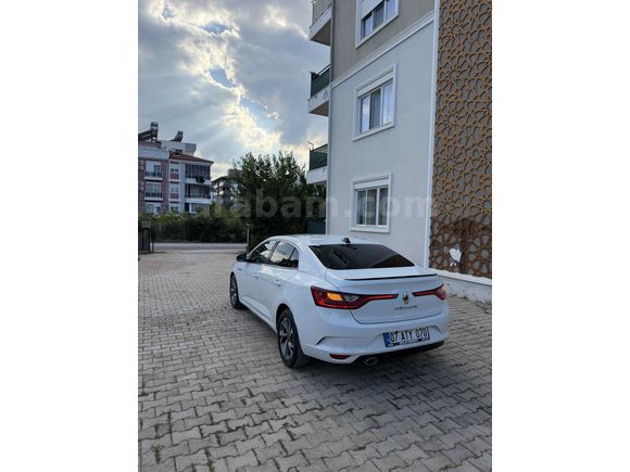 Değişensiz 60.000 Km’de çelik Jant Tesla ekran 