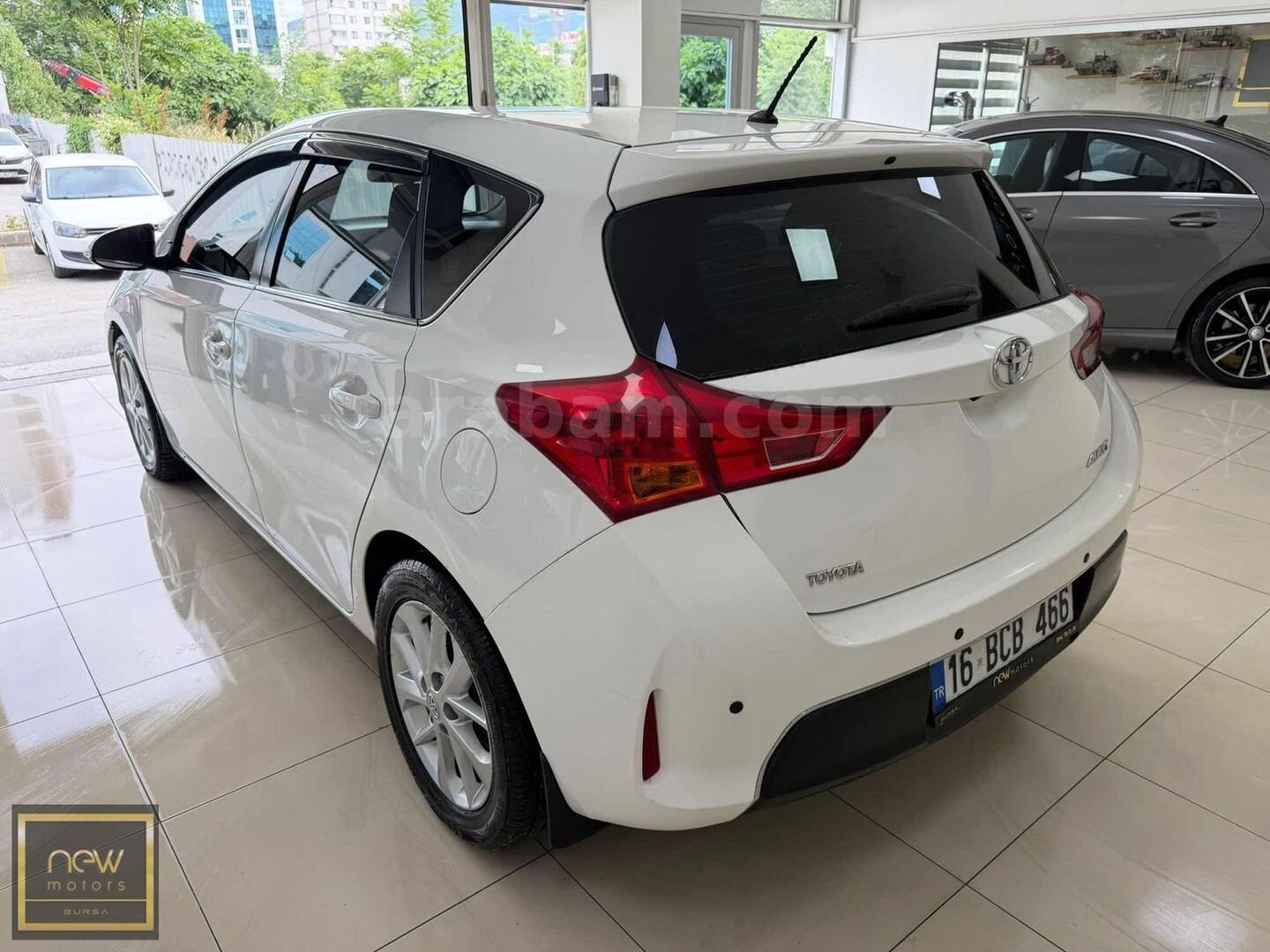 Galeriden Toyota Auris 1.4 D-4D Advance 2013 Model Bursa 231.000 km Beyaz 4