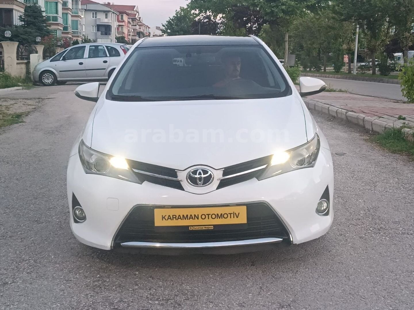 Galeriden Toyota Auris 1.4 D-4D Advance Skypack 2013 Model Afyonkarahisar 193.000 km Beyaz 4