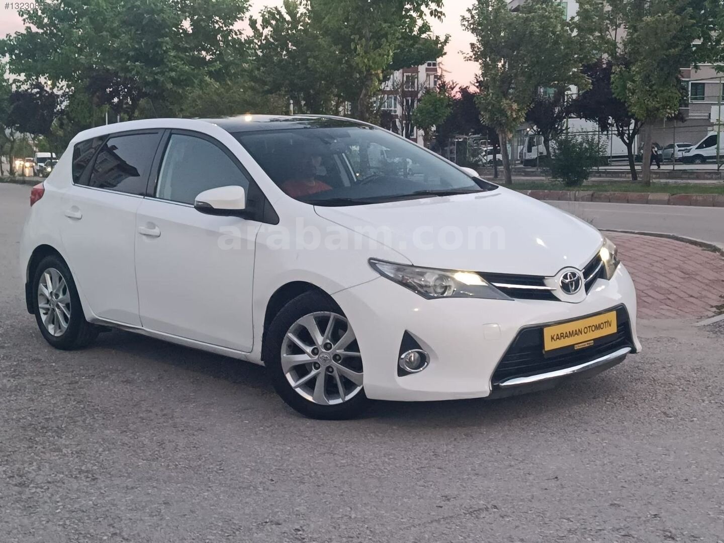 Galeriden Toyota Auris 1.4 D-4D Advance Skypack 2013 Model Afyonkarahisar 193.000 km Beyaz 2