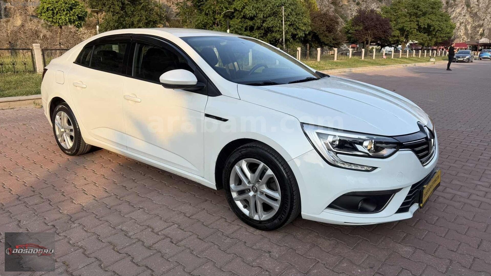 Galeriden Renault Megane 1.6 Joy 2017 Model Amasya 108.000 km Beyaz 4