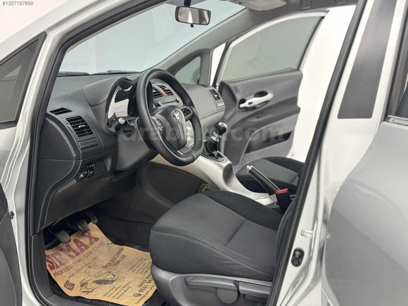 BİRİNCİ SINIF 2012 AURİS 132.000 KM MANUEL