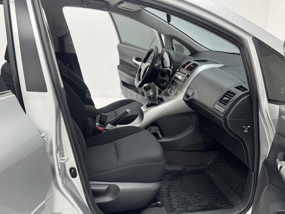 BİRİNCİ SINIF 2012 AURİS 132.000 KM MANUEL
