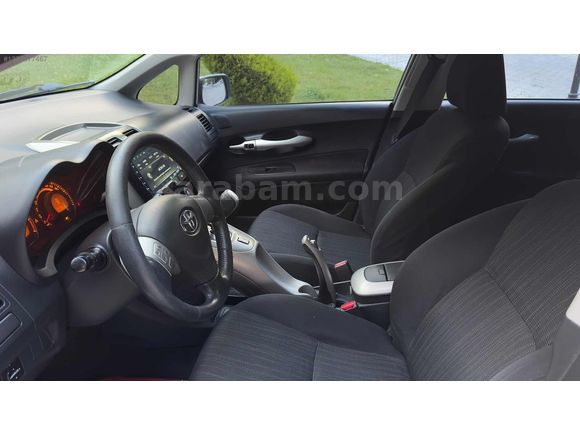 OTOMATİK VİTES AURIS PIRIL PIRIL