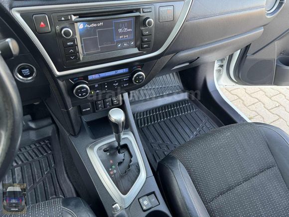 2013 AURİS 1.6 OTOMATİK PREMİUM