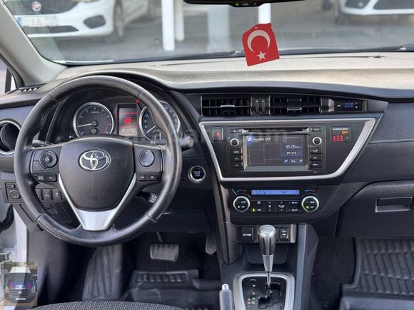 2013 AURİS 1.6 OTOMATİK PREMİUM