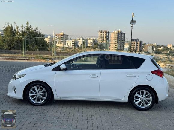 2013 AURİS 1.6 OTOMATİK PREMİUM