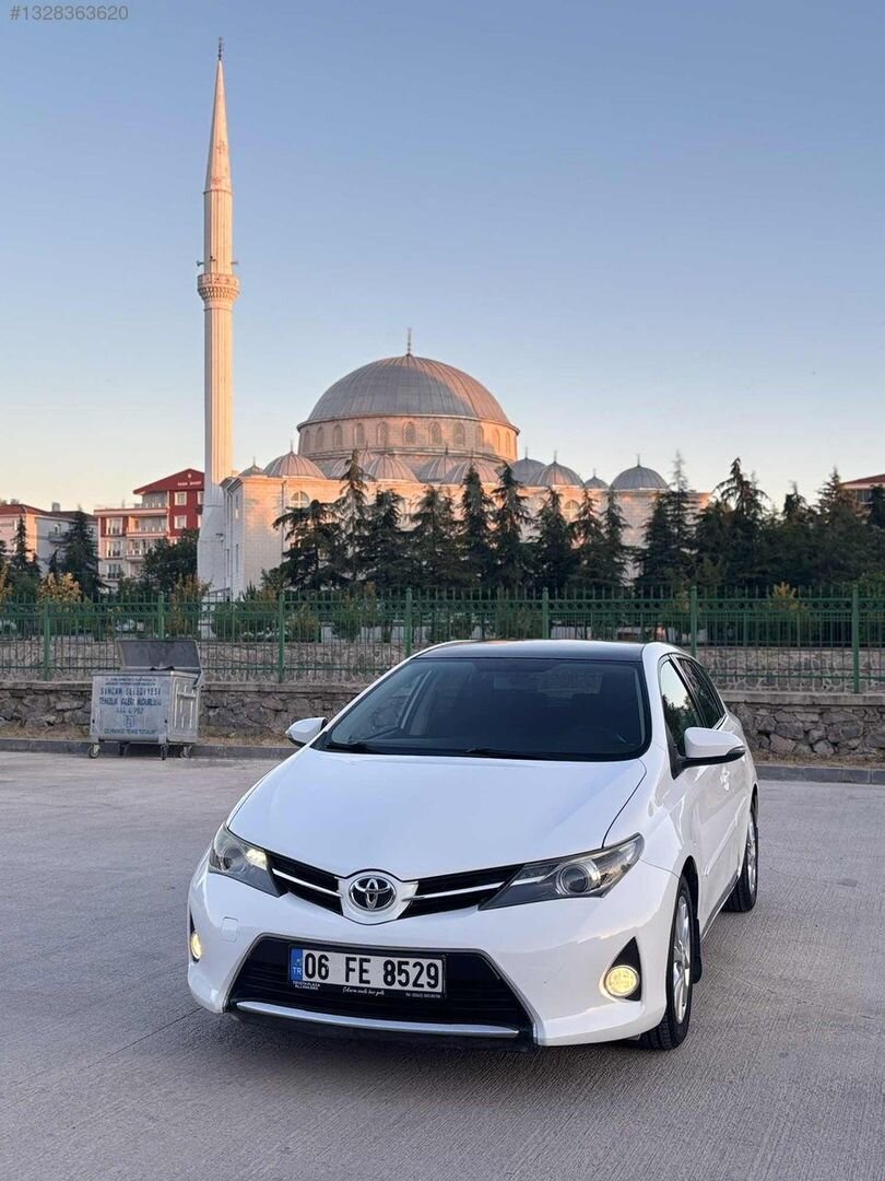 Galeriden Toyota Auris 1.6 Active Skypack 2013 Model Ankara 179.000 km Beyaz 2