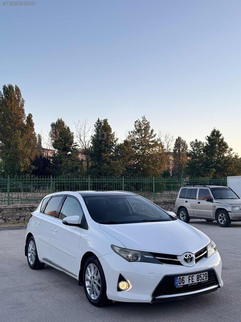 Galeriden Toyota Auris 1.6 Active Skypack 2013 Model Ankara 179.000 km Beyaz 3