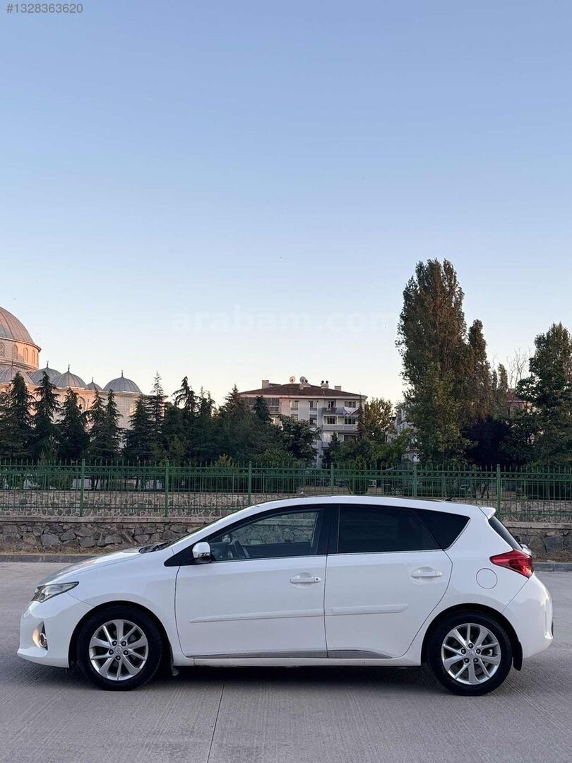 Galeriden Toyota Auris 1.6 Active Skypack 2013 Model Ankara 179.000 km Beyaz 4