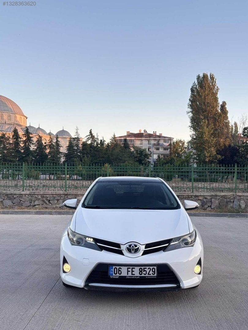 Galeriden Toyota Auris 1.6 Active Skypack 2013 Model Ankara 179.000 km Beyaz 1
