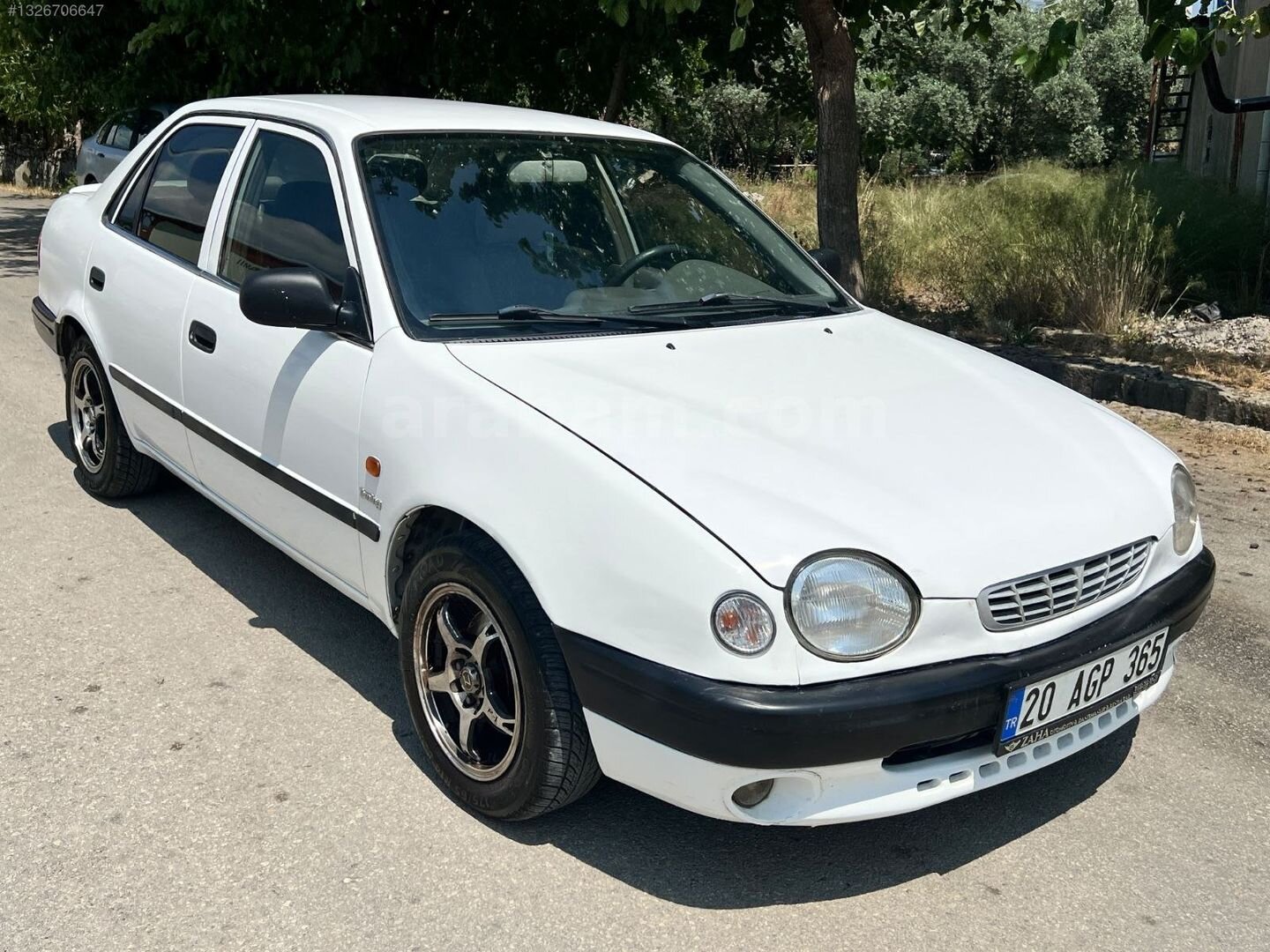 Galeriden Toyota Corolla 1.6 Terra 1999 Model Osmaniye 299.000 km Beyaz 4