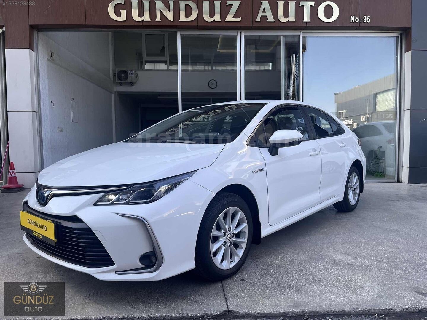 Galeriden Toyota Corolla 1.8 Hybrid Dream 2021 Model Gaziantep 114.000 km Beyaz 3
