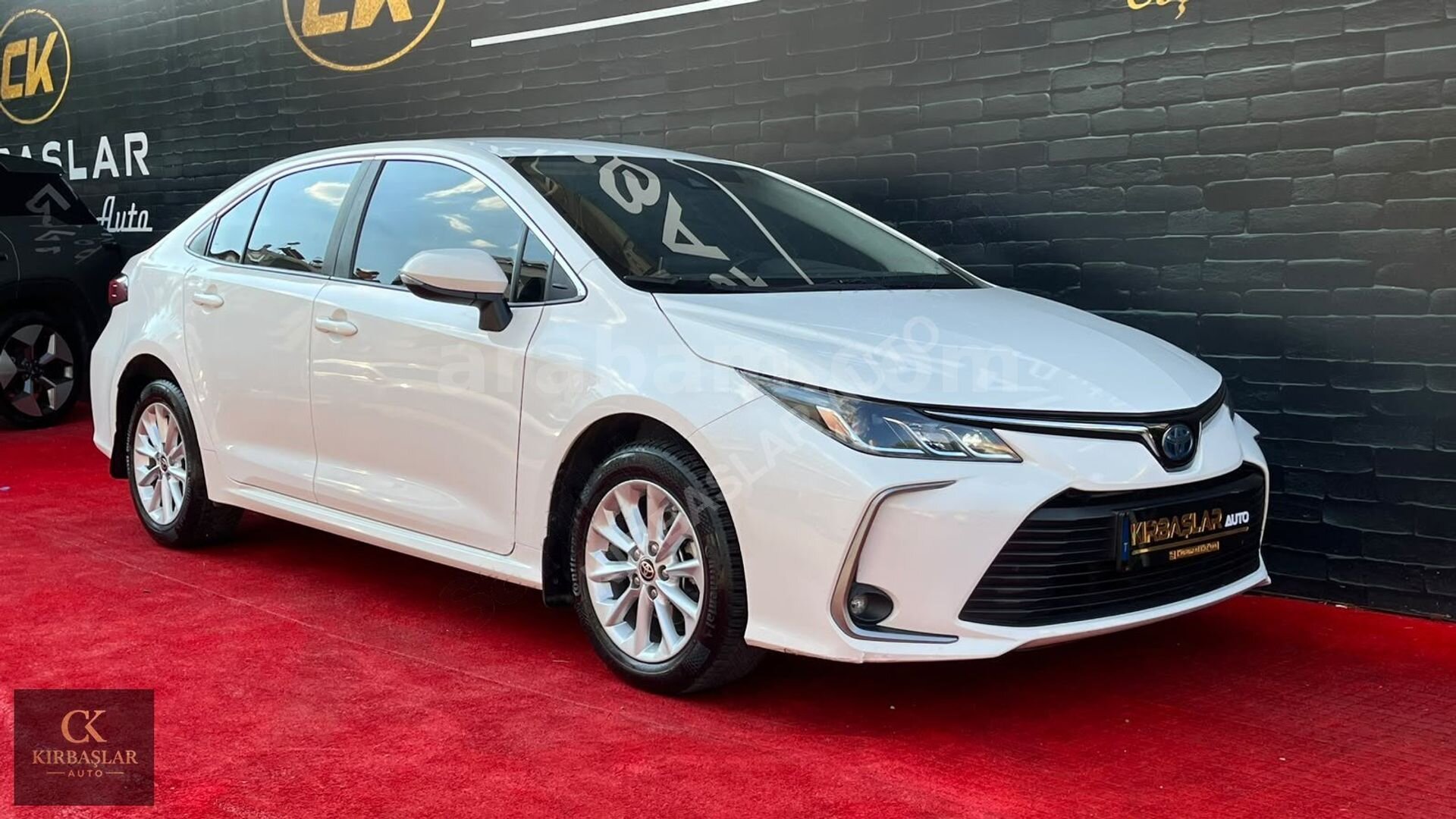 Galeriden Toyota Corolla 1.8 Hybrid Dream 2022 Model Antalya 174.000 km Beyaz 3