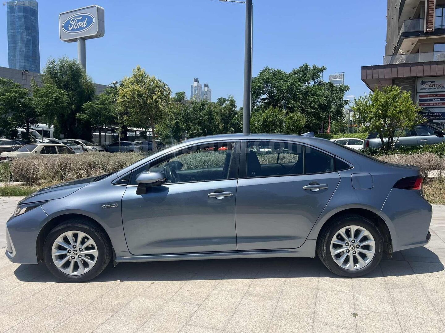Galeriden Toyota Corolla 1.8 Hybrid Dream 2021 Model İzmir 94.678 km Füme 4