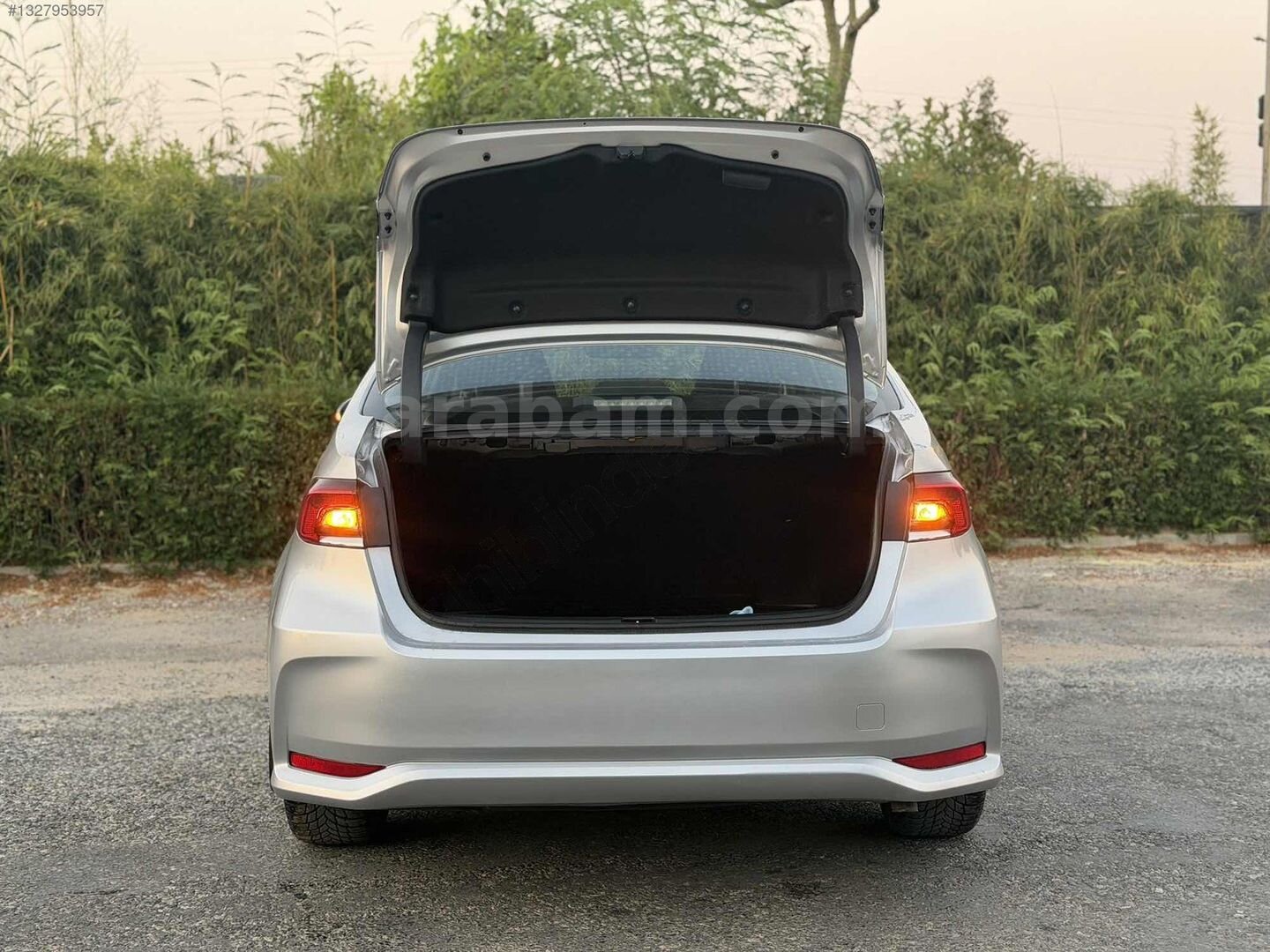 Galeriden Toyota Corolla 1.8 Hybrid Dream 2024 Model Antalya 31.000 km Gri 2