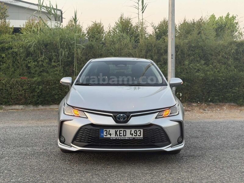 Galeriden Toyota Corolla 1.8 Hybrid Dream 2024 Model Antalya 31.000 km Gri