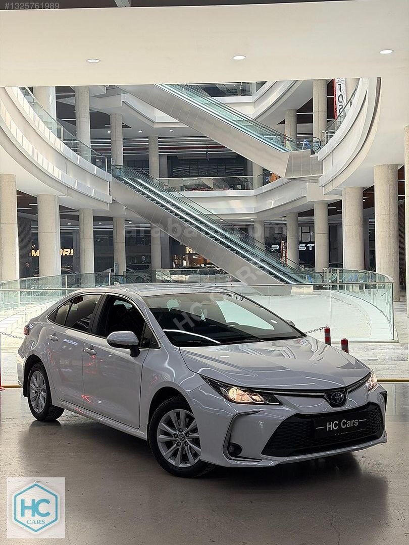 Galeriden Toyota Corolla 1.8 Hybrid Dream 2023 Model Ankara 28.900 km Beyaz 4