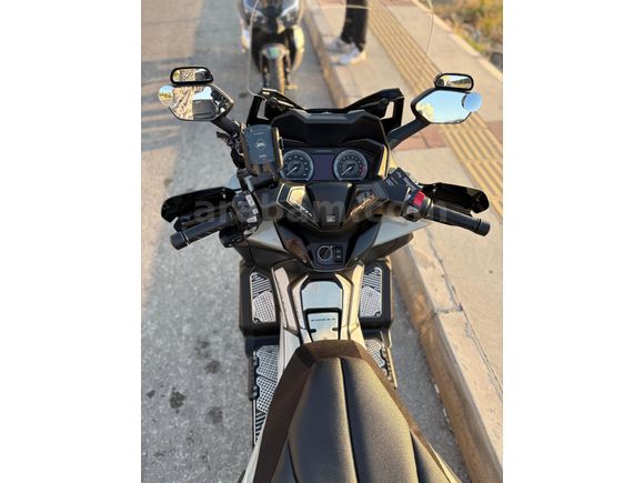 gırtlak dolusu Honda Forza 250