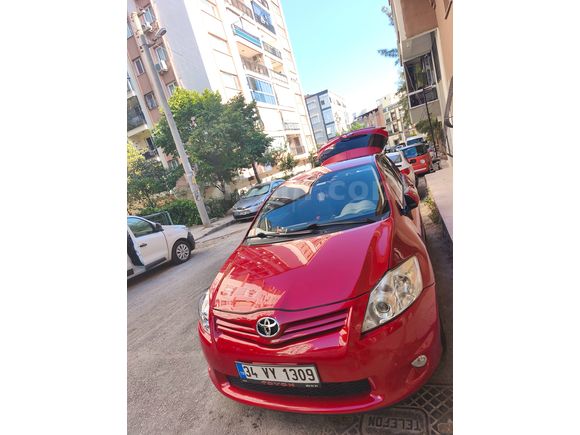 Bayandan Toyota Auris 1.4 D-4D Elegant 2012 Model 