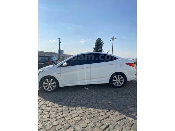 Sahibinden Hyundai Accent Blue 1.6 CRDI Mode Plus 2013 Model 