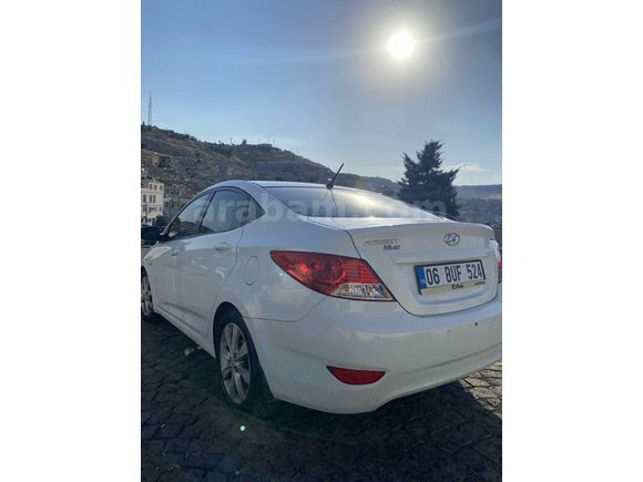 Sahibinden Hyundai Accent Blue 1.6 CRDI Mode Plus 2013 Model 