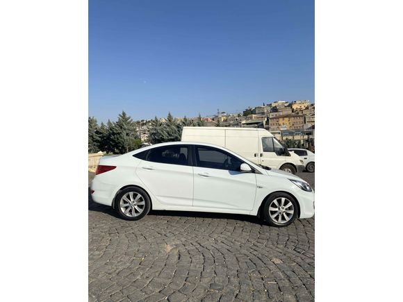 Sahibinden Hyundai Accent Blue 1.6 CRDI Mode Plus 2013 Model 
