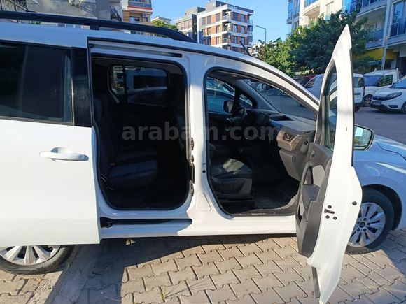 2025 MODEL KANGOO 1.5 BLUEDCİ ICONİC 8 BİN KMDE HATASIZ BOYASIZ