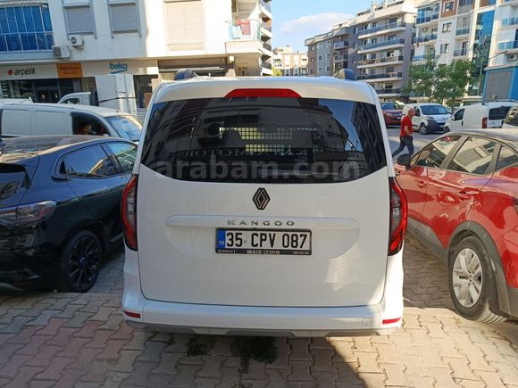 2025 MODEL KANGOO 1.5 BLUEDCİ ICONİC 8 BİN KMDE HATASIZ BOYASIZ