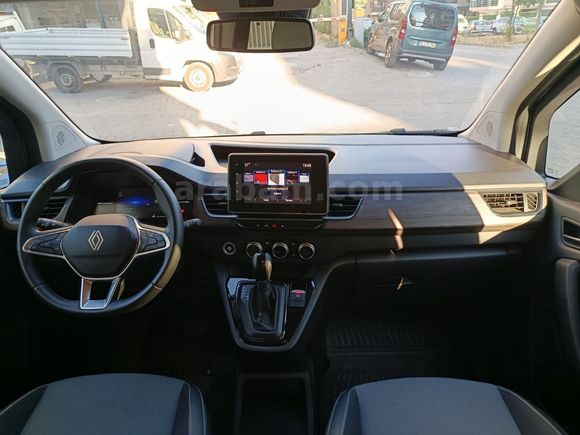 2025 MODEL KANGOO 1.5 BLUEDCİ ICONİC 8 BİN KMDE HATASIZ BOYASIZ