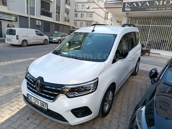 2025 MODEL KANGOO 1.5 BLUEDCİ ICONİC 8 BİN KMDE HATASIZ BOYASIZ