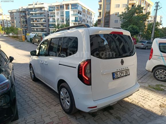 2025 MODEL KANGOO 1.5 BLUEDCİ ICONİC 8 BİN KMDE HATASIZ BOYASIZ