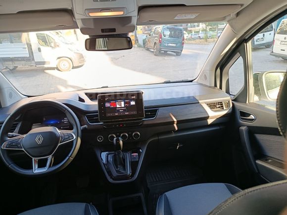 2025 MODEL KANGOO 1.5 BLUEDCİ ICONİC 8 BİN KMDE HATASIZ BOYASIZ