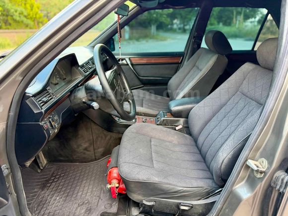 EMSALSİZ E200 OTOMATİK 