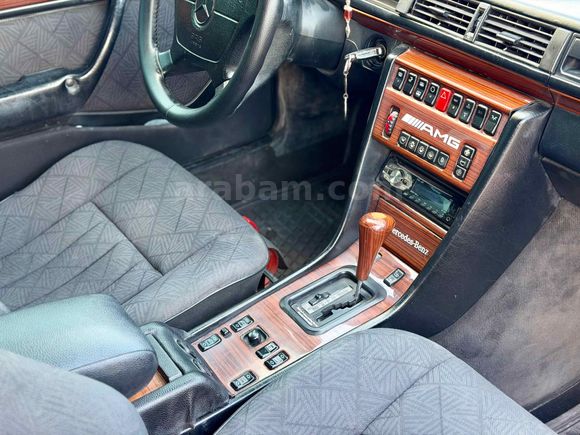 EMSALSİZ E200 OTOMATİK 