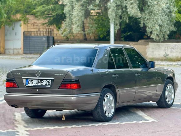 EMSALSİZ E200 OTOMATİK 
