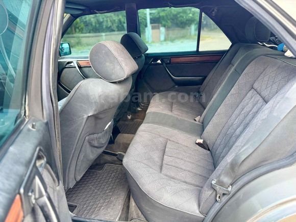 EMSALSİZ E200 OTOMATİK 