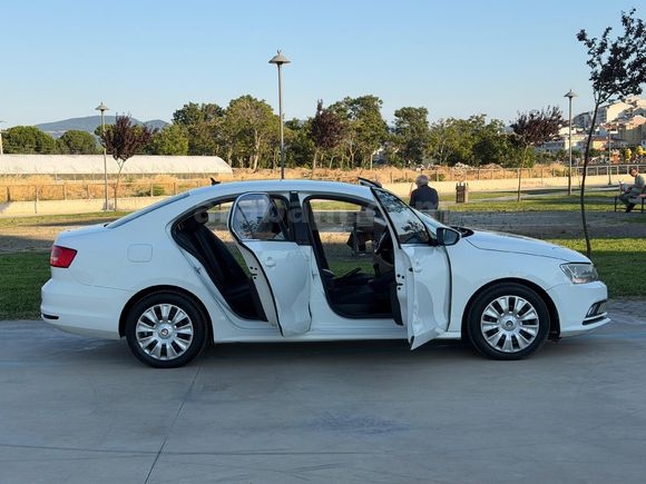 DAĞDEVİREN OTO'DAN 2015 VOLKSWAGEN JETTA 1.2 TRENDLEİN MANUEL