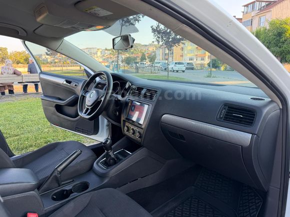 DAĞDEVİREN OTO'DAN 2015 VOLKSWAGEN JETTA 1.2 TRENDLEİN MANUEL