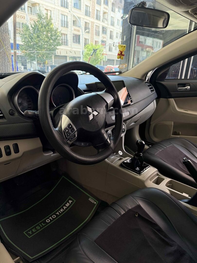 Sahibinden Mitsubishi Lancer 1.5 Invite 2009 Model Çanakkale 305.000 km Siyah 4
