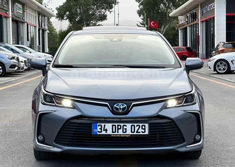Galeriden Toyota Corolla 1.8 Hybrid Flame X-Pack 2020 Model Konya 64.000 km Mavi (metalik)