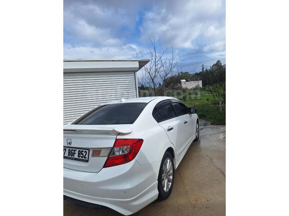 Sahibinden Honda Civic 1.6i VTEC Eco Elegance 2013 Model