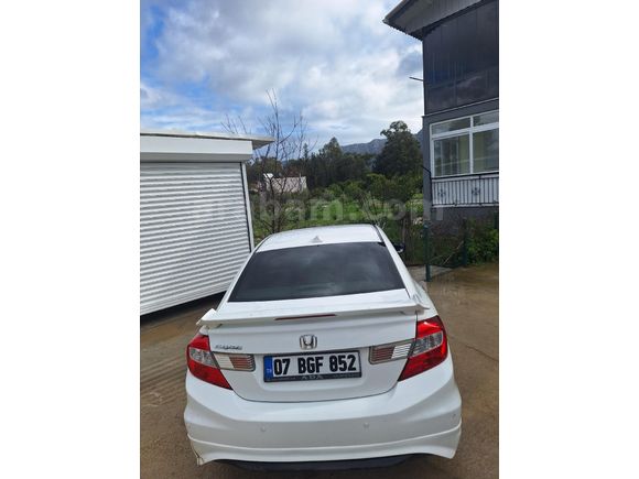 Sahibinden Honda Civic 1.6i VTEC Eco Elegance 2013 Model