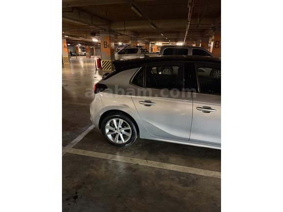 Opel Corsa 1.2 T Elegance 2023 Model - Hasarsız - Cam Tavan