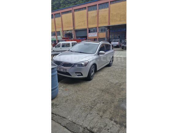 Sahibinden Kia Ceed 1.6 CRDi Concept Plus SW 2012 Model