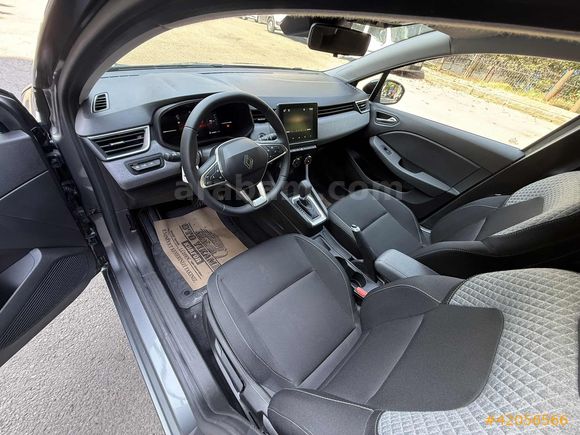 HATASIZ DEĞİŞENSİZ HASAR KAYITSIZ 2025 GSR2 CLİO OTOMATİK