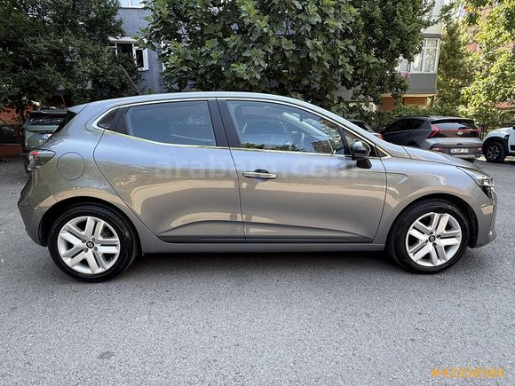 HATASIZ DEĞİŞENSİZ HASAR KAYITSIZ 2025 GSR2 CLİO OTOMATİK