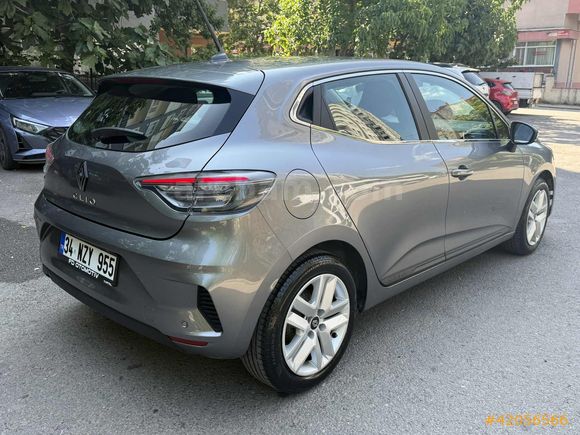 HATASIZ DEĞİŞENSİZ HASAR KAYITSIZ 2025 GSR2 CLİO OTOMATİK