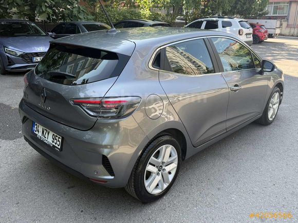 HATASIZ DEĞİŞENSİZ HASAR KAYITSIZ 2025 GSR2 CLİO OTOMATİK
